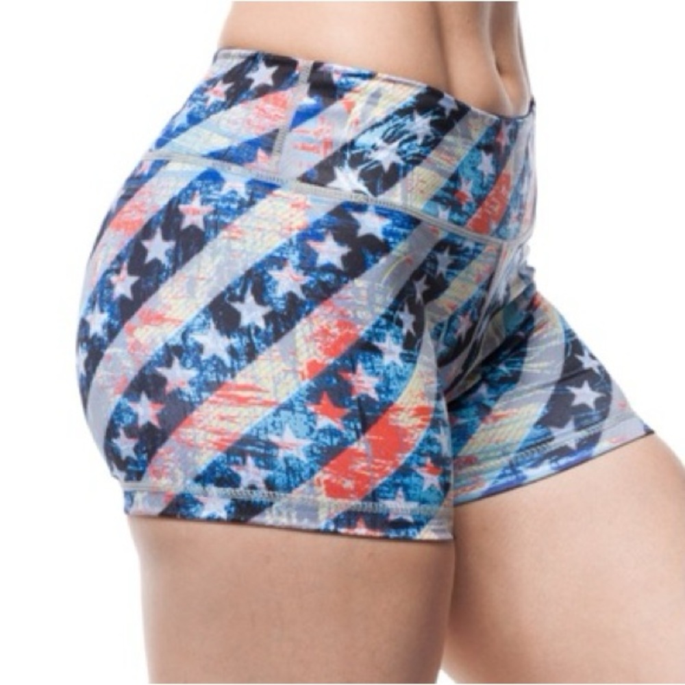 I AM BECOMING 3" Inseam Compression Booty Shorts Size Large. New in package.